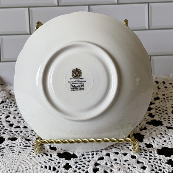 Paragon red and gold saucer and tea cup / fruit image Bone China made in England - Picture 3 of 12